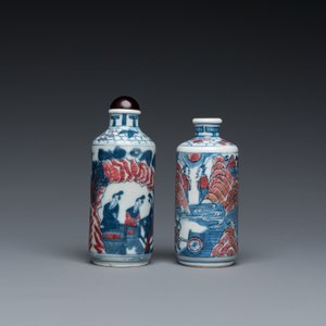 Two Chinese blue, white and copper-red snuff bottles, Yongzheng mark, 19th C. — 照片 2