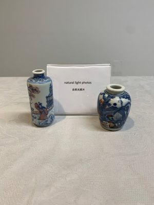 Two Chinese blue, white and copper-red snuff bottles, Yongzheng marks, 19th C. — photo 1
