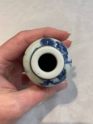 Two Chinese blue, white and copper-red snuff bottles, Yongzheng marks, 19th C. — photo 15