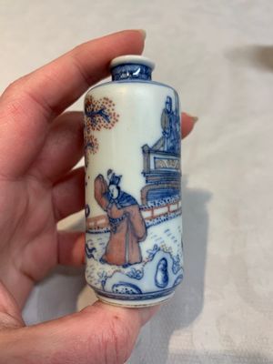 Two Chinese blue, white and copper-red snuff bottles, Yongzheng marks, 19th C. — photo 4