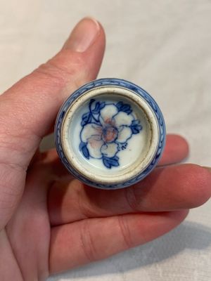 Two Chinese blue, white and copper-red snuff bottles, Yongzheng marks, 19th C. — photo 8