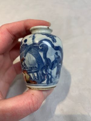 Two Chinese blue, white and copper-red snuff bottles, Yongzheng marks, 19th C. — photo 10