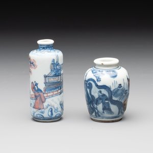 Two Chinese blue, white and copper-red snuff bottles, Yongzheng marks, 19th C. — photo 2