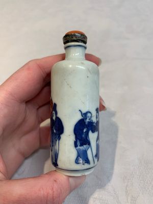 Two Chinese blue, white and copper-red snuff bottles, Yongzheng marks, 19th C. — photo 12