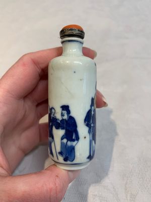 Two Chinese blue, white and copper-red snuff bottles, Yongzheng marks, 19th C. — photo 13