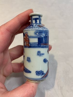 Two Chinese blue, white and copper-red snuff bottles, Yongzheng marks, 19th C. — photo 3