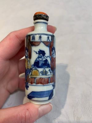 Two Chinese blue, white and copper-red snuff bottles, Yongzheng marks, 19th C. — photo 10
