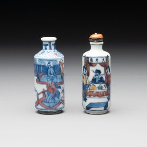 Two Chinese blue, white and copper-red snuff bottles, Yongzheng marks, 19th C. — photo 1