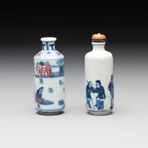 Two Chinese blue, white and copper-red snuff bottles, Yongzheng marks, 19th C. — photo 3