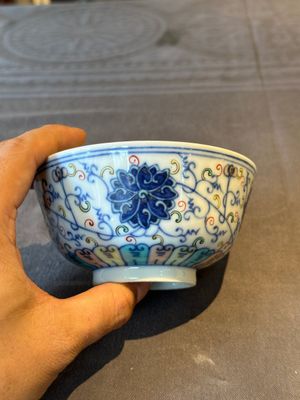 Two Chinese blue, white and famille rose bowls and two famille rose bowls, Guangxu and Shen De Tang mark, 19th C. — 照片 19