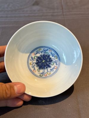 Two Chinese blue, white and famille rose bowls and two famille rose bowls, Guangxu and Shen De Tang mark, 19th C. — 照片 21