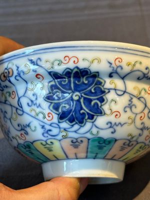 Two Chinese blue, white and famille rose bowls and two famille rose bowls, Guangxu and Shen De Tang mark, 19th C. — 照片 26