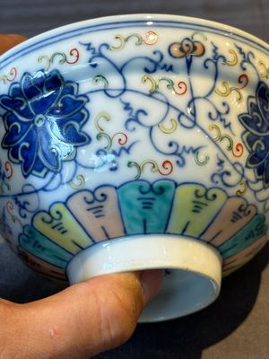 Two Chinese blue, white and famille rose bowls and two famille rose bowls, Guangxu and Shen De Tang mark, 19th C. — 照片 27