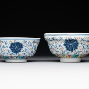 Two Chinese blue, white and famille rose bowls and two famille rose bowls, Guangxu and Shen De Tang mark, 19th C. — 照片 3