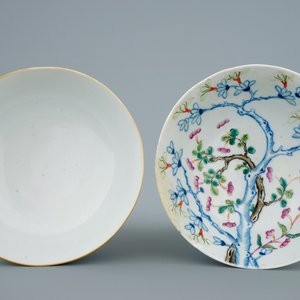 Two Chinese bowls with floral designs and a millefleur plate, 19th C. — 照片 8