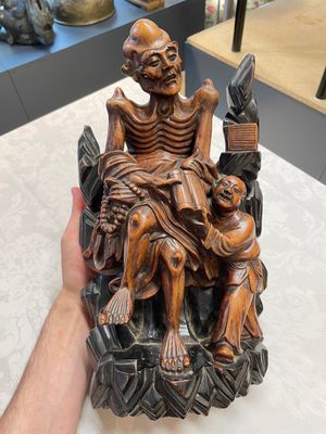 Two Chinese boxwood sculptures of Luohan and Liuhai and a bamboo sculpture of a sage, 17/19th C. — 照片 1
