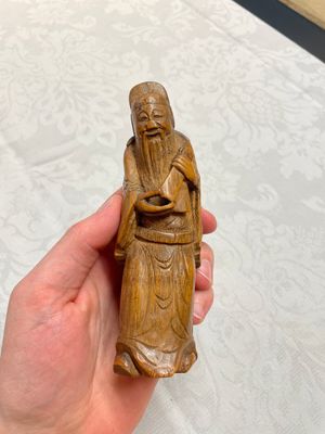 Two Chinese boxwood sculptures of Luohan and Liuhai and a bamboo sculpture of a sage, 17/19th C. — 照片 19