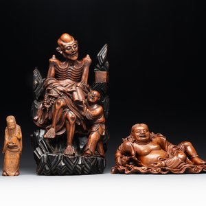 Two Chinese boxwood sculptures of Luohan and Liuhai and a bamboo sculpture of a sage, 17/19th C. — 照片 1