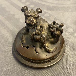 Two Chinese bronze censers, a vase and a mirror, Ming and later — 照片 25