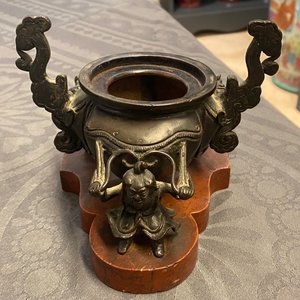 Two Chinese bronze censers, a vase and a mirror, Ming and later — 照片 29