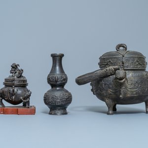 Two Chinese bronze censers, a vase and a mirror, Ming and later — 照片 7