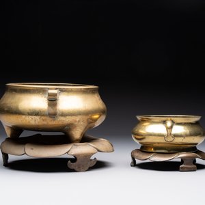 Two Chinese bronze censers and stands, Xuande mark, 19th C. — foto 3