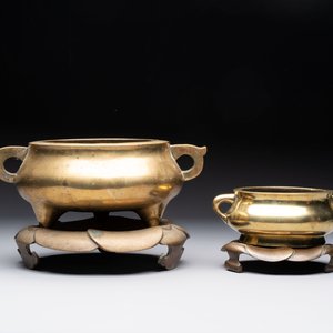 Two Chinese bronze censers and stands, Xuande mark, 19th C. — foto 4