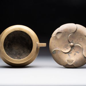 Two Chinese bronze censers and stands, Xuande mark, 19th C. — foto 6