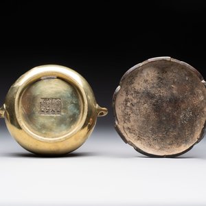 Two Chinese bronze censers and stands, Xuande mark, 19th C. — foto 9