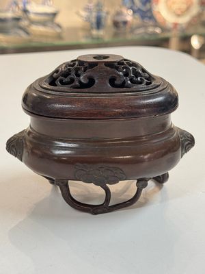 Two Chinese bronze censers, one with a wooden cover,  Ti An 惕庵 mark, 19th C. — photo 15