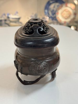 Two Chinese bronze censers, one with a wooden cover,  Ti An 惕庵 mark, 19th C. — photo 16