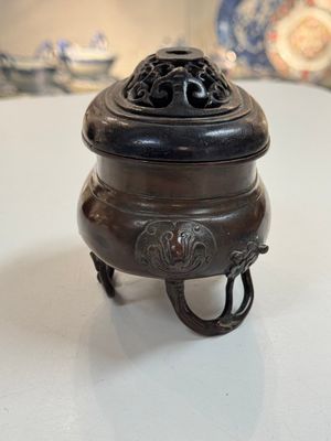 Two Chinese bronze censers, one with a wooden cover,  Ti An 惕庵 mark, 19th C. — photo 18