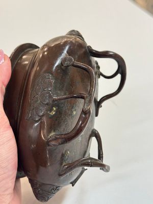 Two Chinese bronze censers, one with a wooden cover,  Ti An 惕庵 mark, 19th C. — photo 27