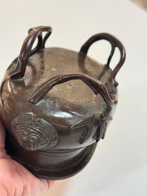 Two Chinese bronze censers, one with a wooden cover,  Ti An 惕庵 mark, 19th C. — photo 28
