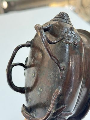 Two Chinese bronze censers, one with a wooden cover,  Ti An 惕庵 mark, 19th C. — photo 30