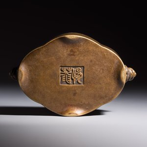 Two Chinese bronze censers, one with a wooden cover,  Ti An 惕庵 mark, 19th C. — photo 13