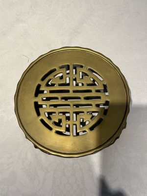 Two Chinese bronze censers, one with stand and three vases, Xuande mark, 19/20th C. — photo 30
