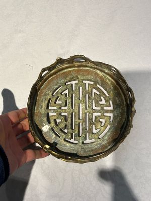 Two Chinese bronze censers, one with stand and three vases, Xuande mark, 19/20th C. — photo 31