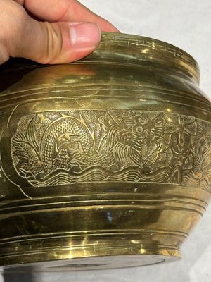 Two Chinese bronze censers, one with stand and three vases, Xuande mark, 19/20th C. — photo 4