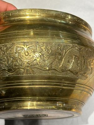 Two Chinese bronze censers, one with stand and three vases, Xuande mark, 19/20th C. — photo 5