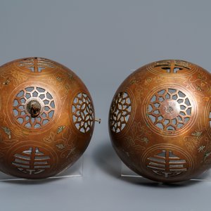 Two Chinese bronze censers, two seals and an inscribed box and cover, 19/20th C. — 照片 6