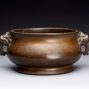 Two Chinese bronze censers with lion-form handles, Zi Sun Bao Zhi 子孫保之 mark, 19th C. — photo 3