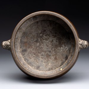 Two Chinese bronze censers with lion-form handles, Zi Sun Bao Zhi 子孫保之 mark, 19th C. — photo 7