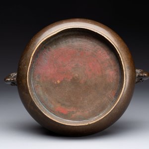 Two Chinese bronze censers with lion-form handles, Zi Sun Bao Zhi 子孫保之 mark, 19th C. — photo 8