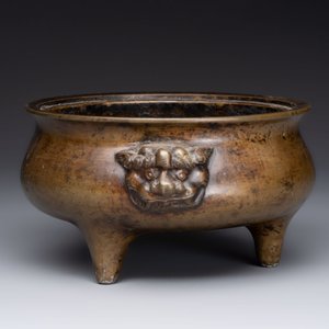 Two Chinese bronze censers with lion-form handles, Zi Sun Bao Zhi 子孫保之 mark, 19th C. — photo 10