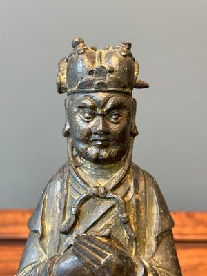 Two Chinese bronze figures of Wenchang and Guanyin, Ming — 照片 3
