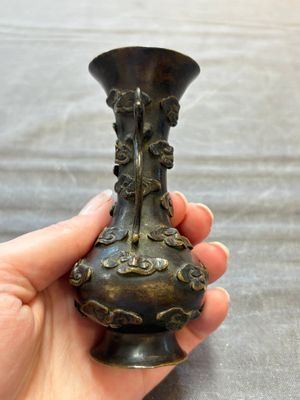 Two Chinese bronze miniature vases, Yuan/Ming — 照片 10