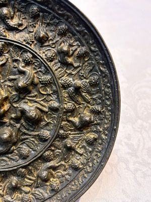 Two Chinese bronze mirrors, one inscribed ‘Fu Shan Shou Hai 福山壽海' and the other with sea animals and grape design, Qing — photo 11