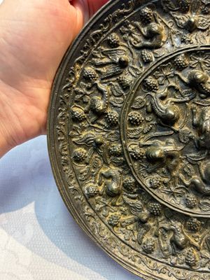 Two Chinese bronze mirrors, one inscribed ‘Fu Shan Shou Hai 福山壽海' and the other with sea animals and grape design, Qing — photo 9