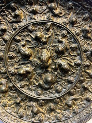 Two Chinese bronze mirrors, one inscribed ‘Fu Shan Shou Hai 福山壽海' and the other with sea animals and grape design, Qing — photo 10